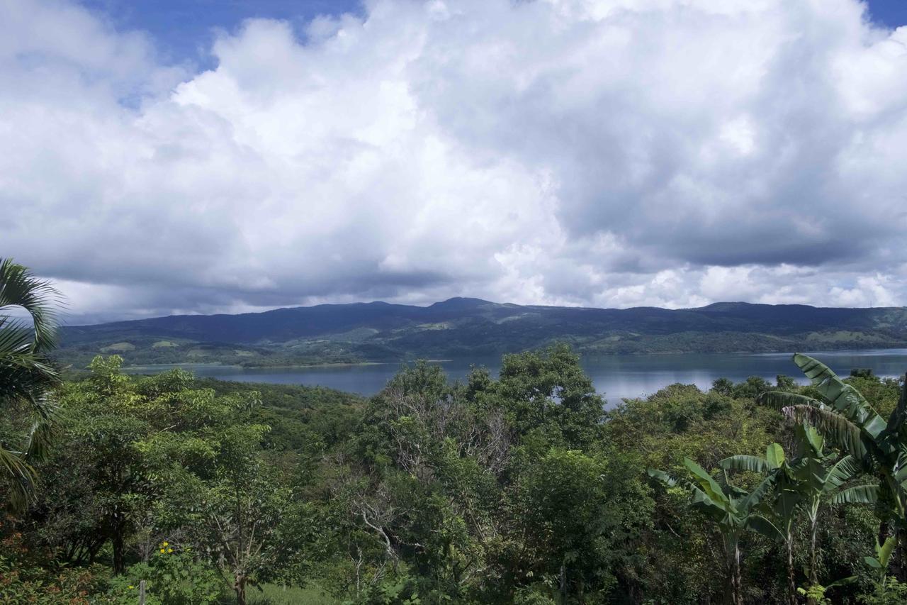 Lake Arenal Hotel And Brewery Tronadora Exterior photo